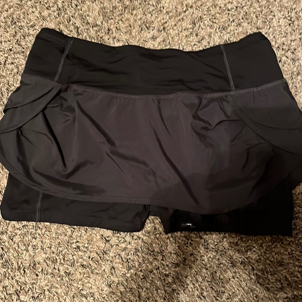 Lululemon run speed squad skort, size 8.